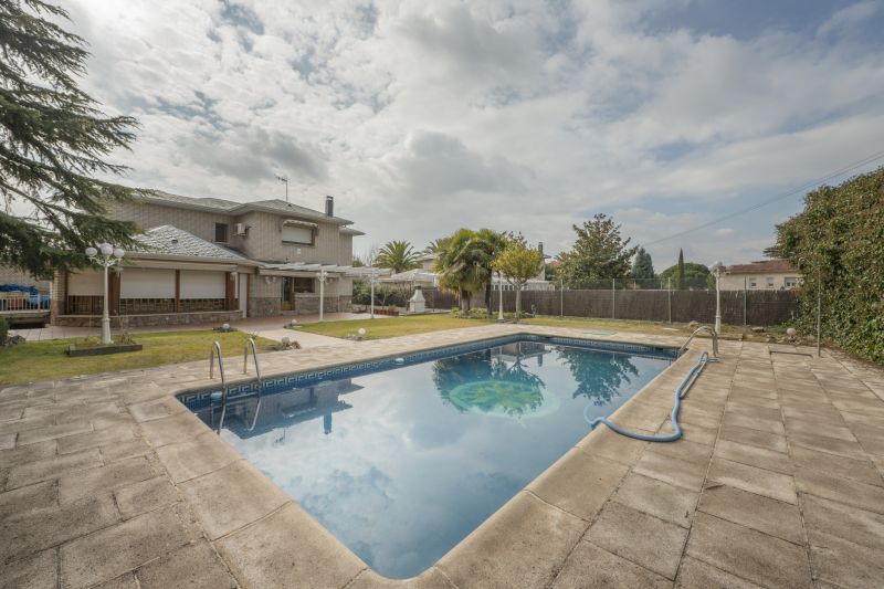 Best Pool Safety Contractors in Lima, OH