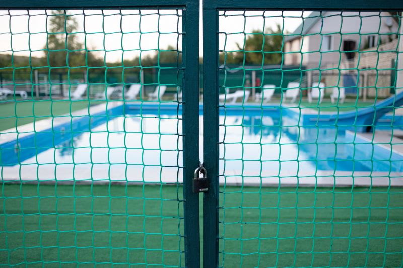 Mesh Pool Fence Construction